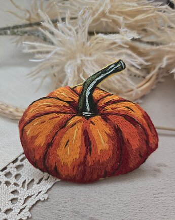 Broszka ręcznie wyszywana Dynia, Katarzyna Małecka pmd