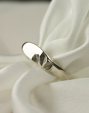 Srebrny sygnet damski minimalistyczny, grawer, prezent dla niej, LUNARIA, Her Ring Bizuteria