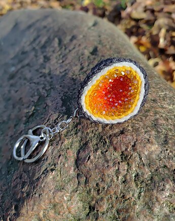 Szydełkowy brelok zawieszka Minerał geoda bursztyn, Not only cute crafts