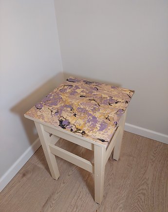 Drewniany taboret stołek w pastelowych kolorach art deco, Natea Studio
