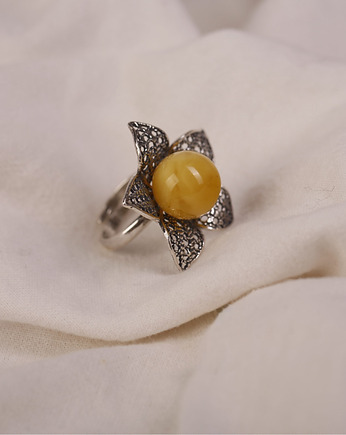 Pierścionek srebrny kwiat z bursztynową kulką, Andorii by Baco