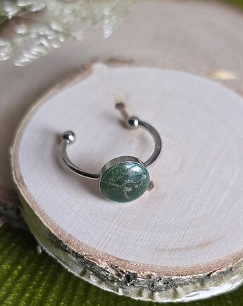 Pierścionek z zielonym oczkiem dużym, zkwiatem