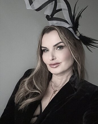 Fascynator AMIRA CZARNY BIAŁY  / inne kolory, MONIKA SAXTON LUXURIOUS MILLINERY