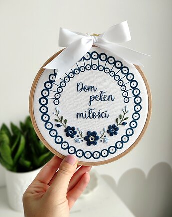 Folkowy obraz na ścianę z cytatem, tamborek ludowy z napisem, PAPI studio