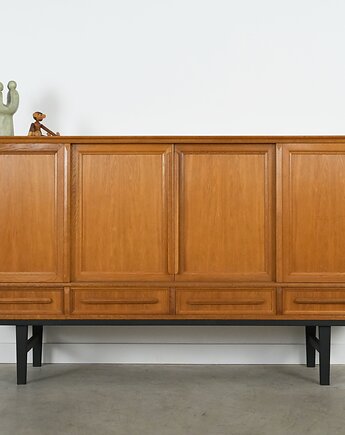 Highboard dębowy, duński design, lata 60, produkcja: Dania, Przetwory design