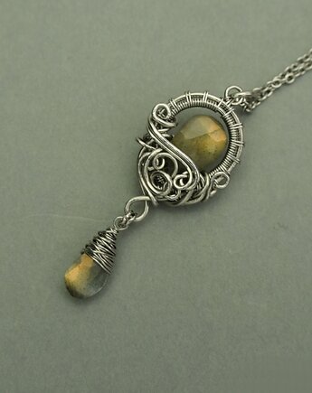 Długi wisiorek złote labradoryty wire wrapping, Agata Rozanska