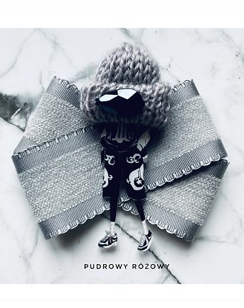 Aksamitna Szara   Broszka   z Lalką NOWOŚĆ, Pudrowy Różowy
