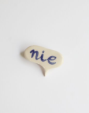 Broszka ceramiczna z napisem NIE, m2k studio