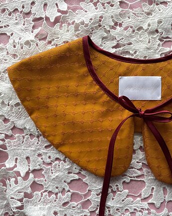 Kołnierzyk Erika, Prześwity