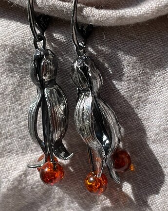 Kolczyki srebrne wiszące z bursztynowymi kuleczkami, Andorii by Baco