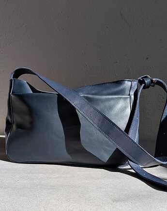 Granatowa skórzana torebka na skos, Łagoda