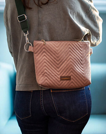 Pikowana kopertówka w kolorze pudroworóżowym, raspberi