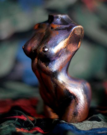 Figurka kobiety, metaliczna, kolorowa, rzeźba z gipsu, JBJart Justyna Jaszke