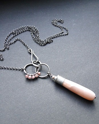 Wisior Puder, Memero