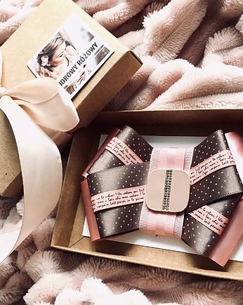 Brosza  Cappucino z różem New, Pudrowy Różowy