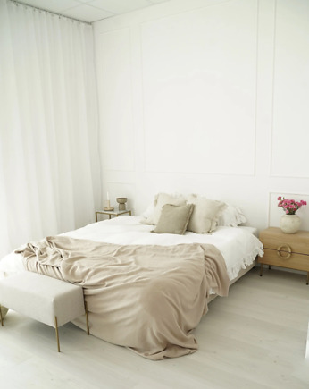 Beżowe łóżko tapicerowane 160/200, Papierowka Simple form of furniture
