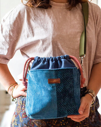 Granatowa listonoszka z kominem patchwork, raspberi