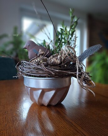 Ozdoby dekoracja na stół Wielkanoc, cynamonn