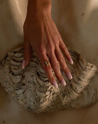 Złoty pierścionek Kauri, w hand works