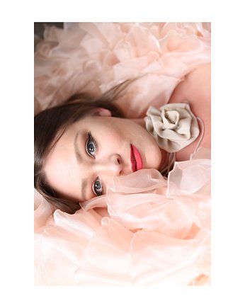 Jedwabny choker róża, Celina Parysów