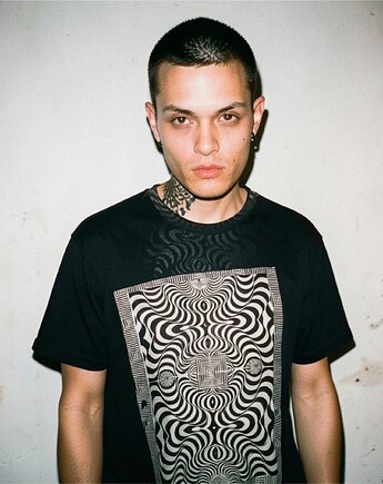 Koszulka z szarym drukiem  tshirt opart, ODIO TEES