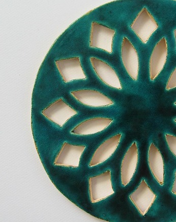 Ceramiczna podstawka pod gorące naczynia, M.J