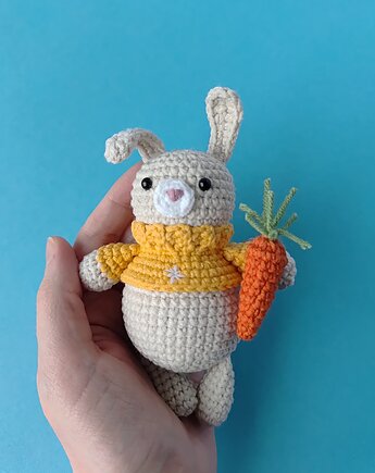 Szydełkowa zawieszka na choinkę brelok maskotka Króliczek, Not only cute crafts