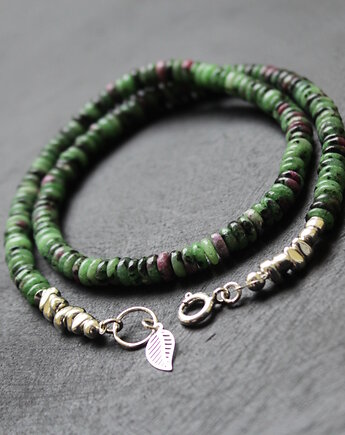 Naszyjnik z zoisydem, fado