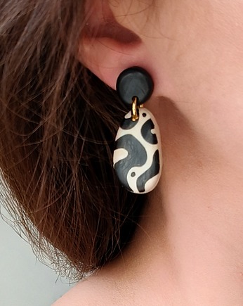 Eleganckie kolczyki z abstrakcyjnym wzorem, beżowo czarna biżuteria, Dary Rusałki