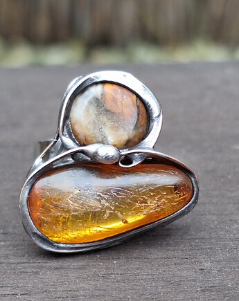 Surowy - pierścionek regulowany, po drugiej stronie lustra