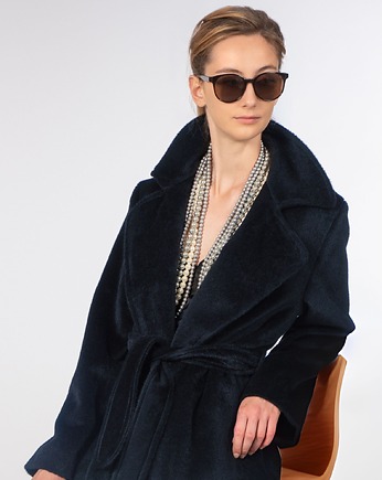 Granatowy płaszcz z alpaki, Ola Melcer