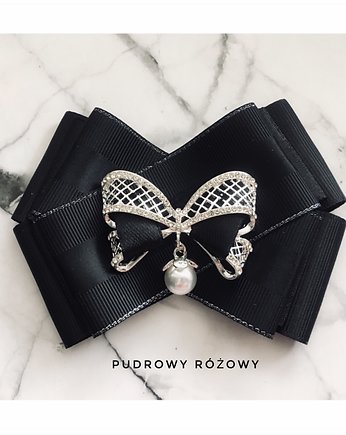 Brosza  Black ze srebrną kokardką i perłą, Pudrowy Różowy