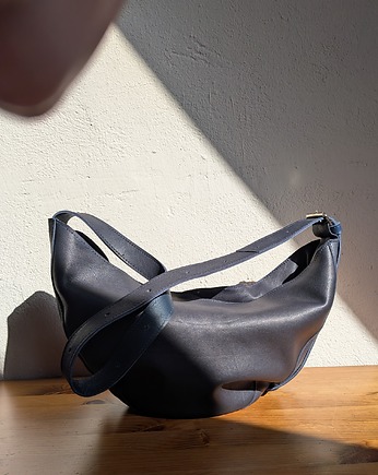 Rogalik średniej wielkości skórzana torebka Granatowa, Łagoda