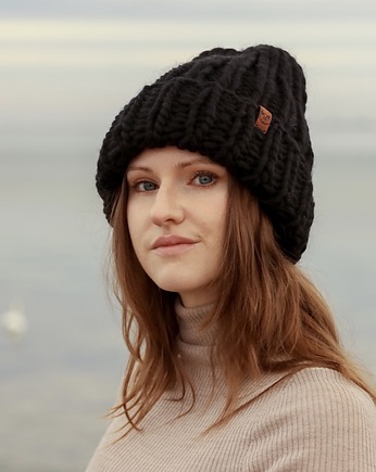 Czarna czapka oversize z grubej wełny klasyczna, Holy Alpaca Knit