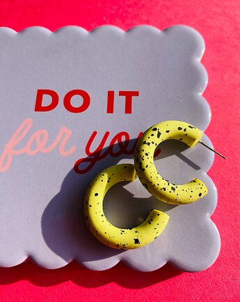 Bananowe kolczyki HOOPS nakrapiane, Cuksy Jewellery