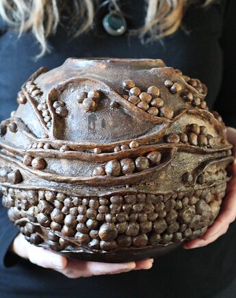 Rzeźbiony moon jar Owoc ziemi, ceramika artystyczna, Pracownia Czarny Smok