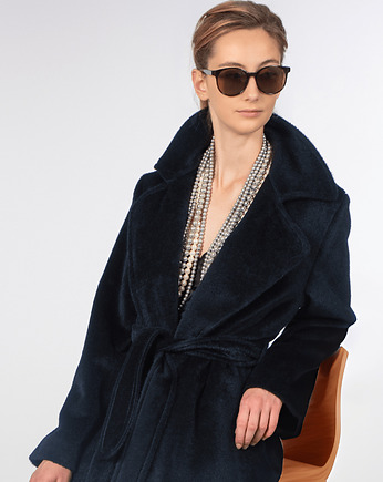 Granatowy płaszcz z alpaki, Ola Melcer