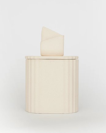 Uneven Nude - świeca w ceramice, Kyuka Design