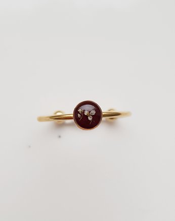 Pierścionek regulowany z dziką marchwią tło bordo, Jaskółcze ziele handmade 