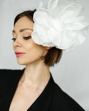 Duża broszka kwiat biała, Celina Parysów