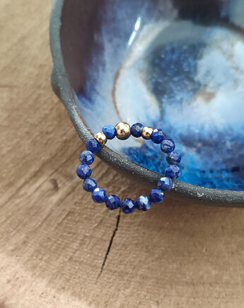 Pierścionek z lapis lazuli, REVEAL