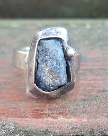 Szafir - pierścionek regulowany, po drugiej stronie lustra