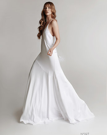 N027, robe blanche