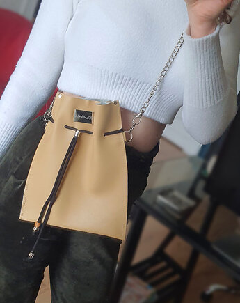 Skórzana torebka woreczek w kolorze perłowym, modeMania