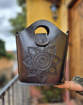 Torebka skórzana Naay czarna ręcznie robiona z grubej skóry unikatowa, SempreArte