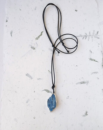 Kianit surowy niebieski wisiorek No 4, galeria nuit