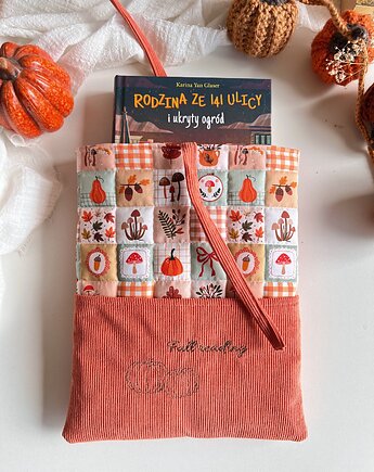 Personalizowane etui na książkę, book sleeve ze sztruksu, Tea & Books, Gucia Design