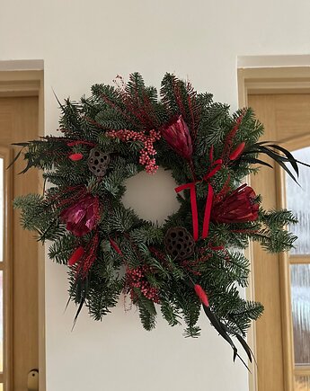 Duży świąteczny wianek protea czerwień, Łąka