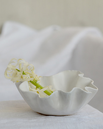 Miseczka o nieregularnym kształcie biała ceramiczna, Joanna Serafin design