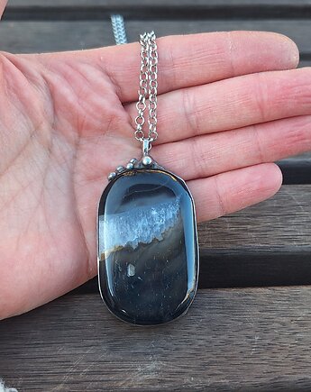 Czarny agat - wisiorek, po drugiej stronie lustra